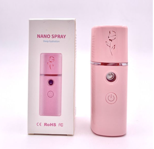 Dispositivo spray rosa compacto com botão de ligar e embalagem branca com texto