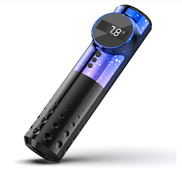 Medidor digital de voltagem portátil preto e azul com ecrã a mostrar 7.8 V.