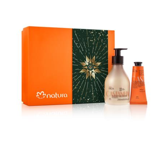 Conjunto de produtos Natura Ekos Castaña com caixa laranja e etiqueta verde decorativa.