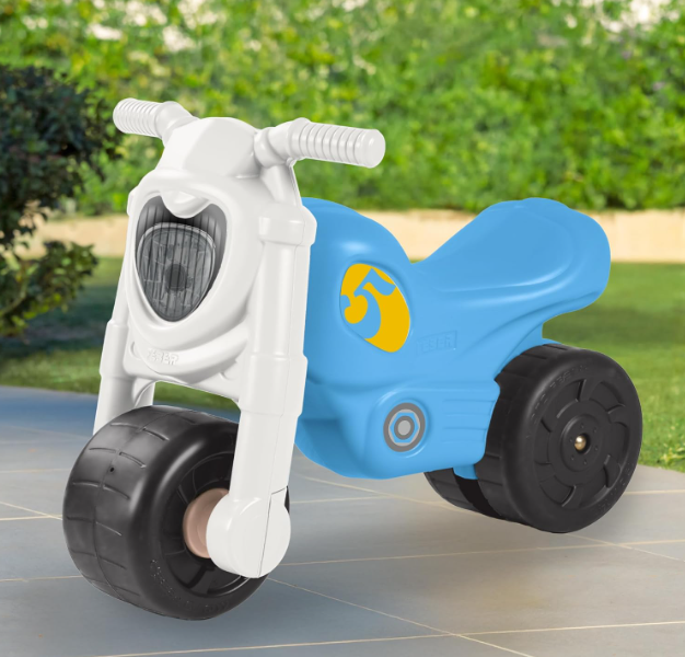 Moto de brincar azul e branca para crianças com rodas pretas e número 5 amarelo.