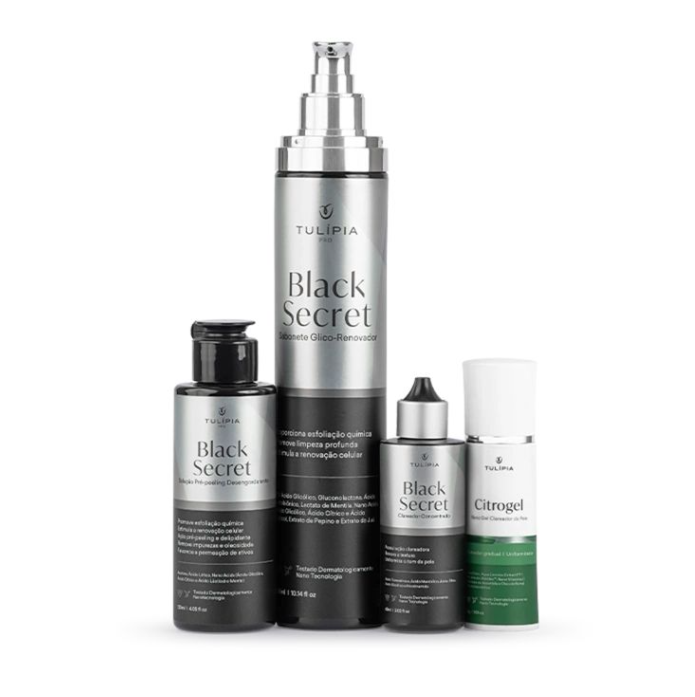 Quatro frascos de produtos cosméticos com rótulos em prata, preto e verde