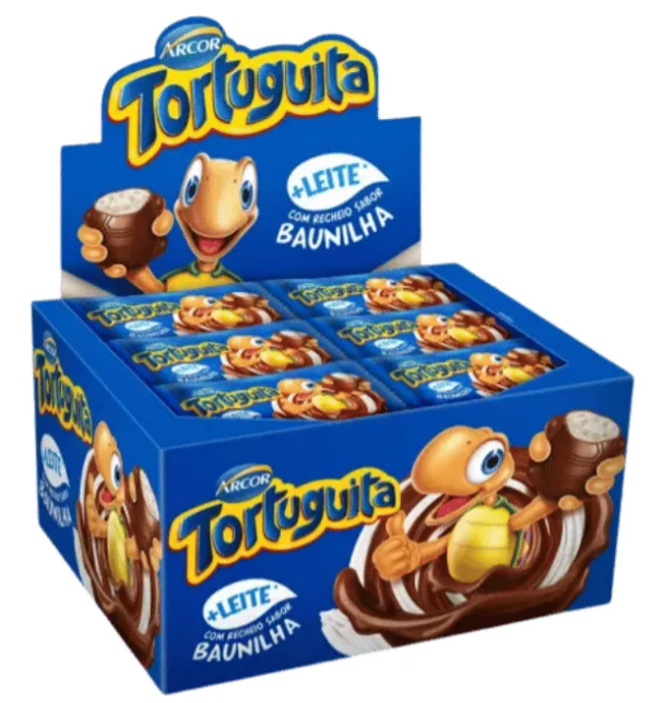 Caixa azul de Tortuguita com estampa de tartaruga e texto sobre leite e baunilha