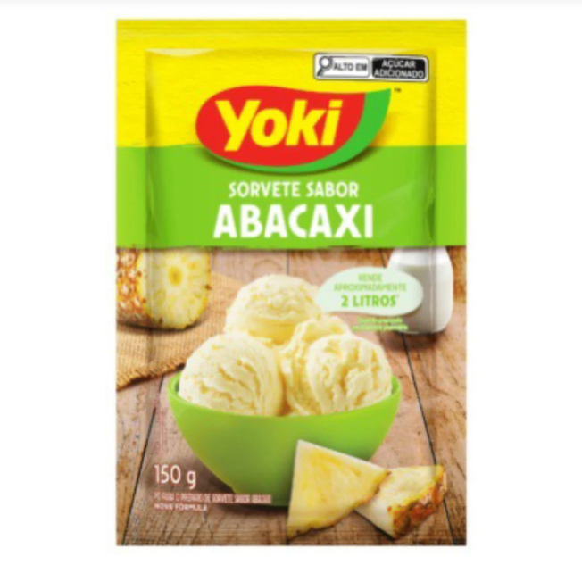 Pacote de gelado sabor abacaxi Yoki com imagem de gelado e pedaços de abacaxi