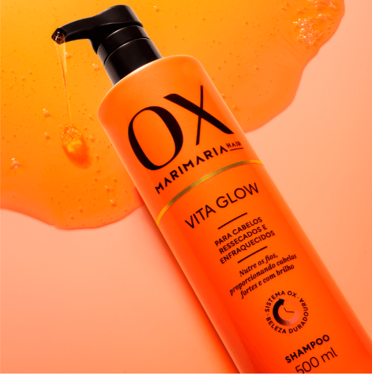Shampoo OX Marimariá Hair Vita Glow 500 ml com tampa preta e líquido alaranjado
