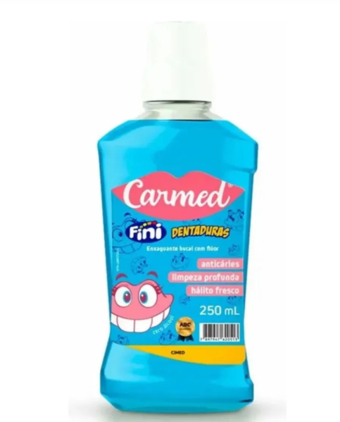 Colutório Carmed Fini Dentaduras em garrafa azul de 250 mL