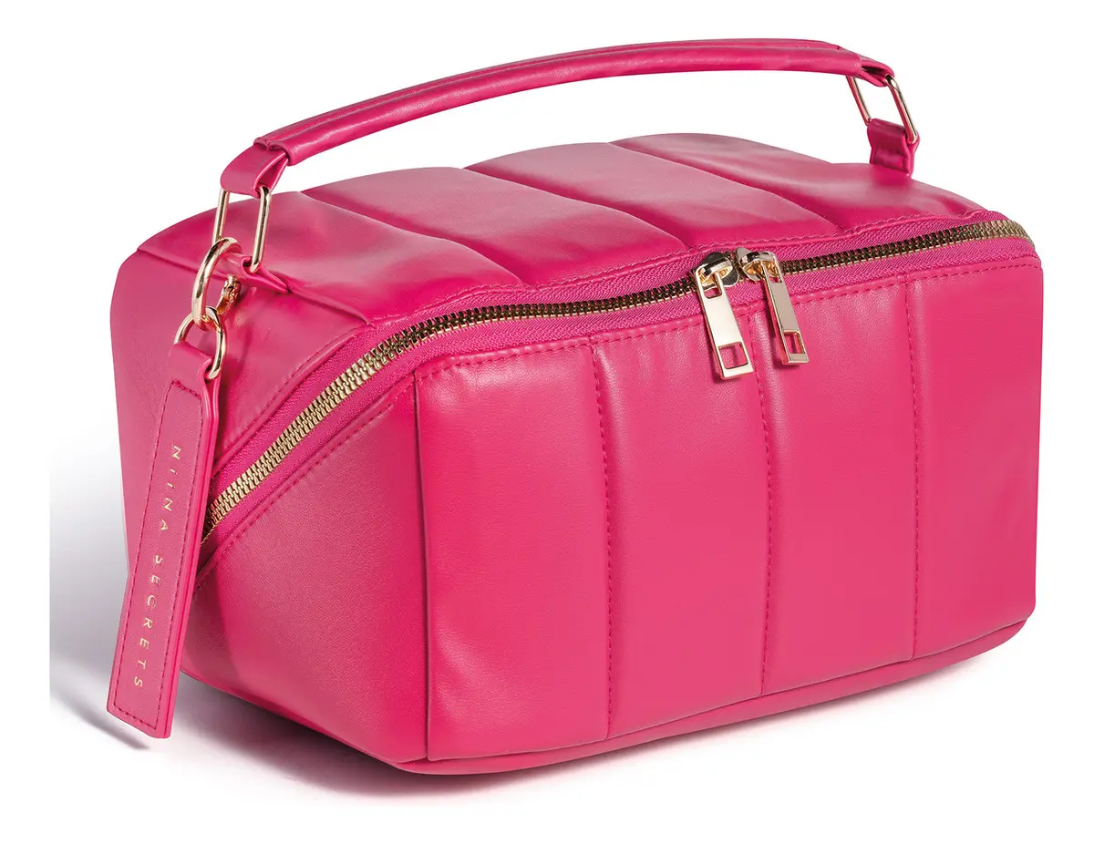 Bolsa retangular almofadada cor-de-rosa com fecho de correr dourado duplo e pega superior.