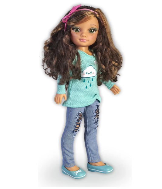 Boneca com roupa casual azul sobre fundo branco