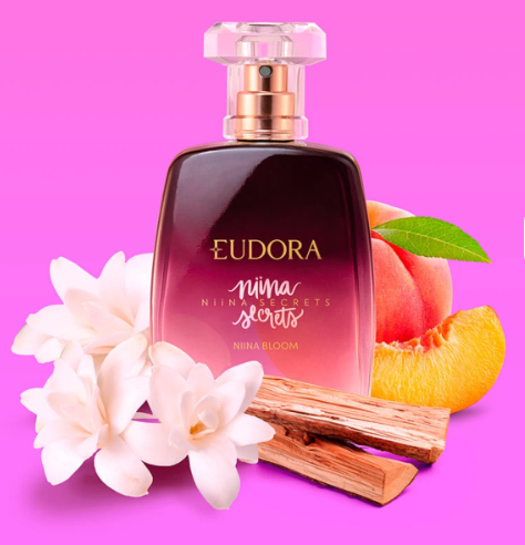 Frasco de perfume Eudora Niina Secrets Niina Bloom com flores, paus de madeira e pêssego