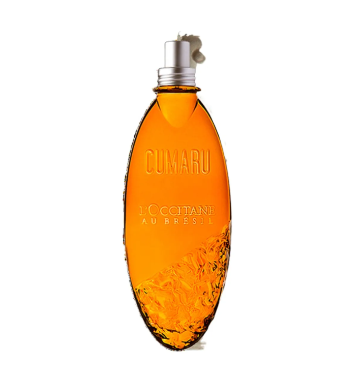 Frasco âmbar de perfume Cumaru da L'Occitane em fundo branco