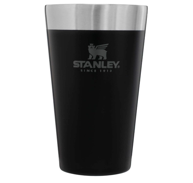 Copo Stanley preto mate com borda prateada e logotipo da marca