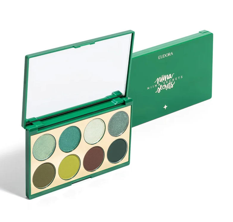 Paleta de sombras ELDORA com oito tons verdes e castanhos em estojo verde com espelho