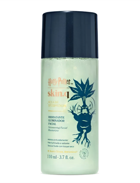 Frasco de hidratante facial Harry Potter skin.q com tampa preta e rótulo com planta azul