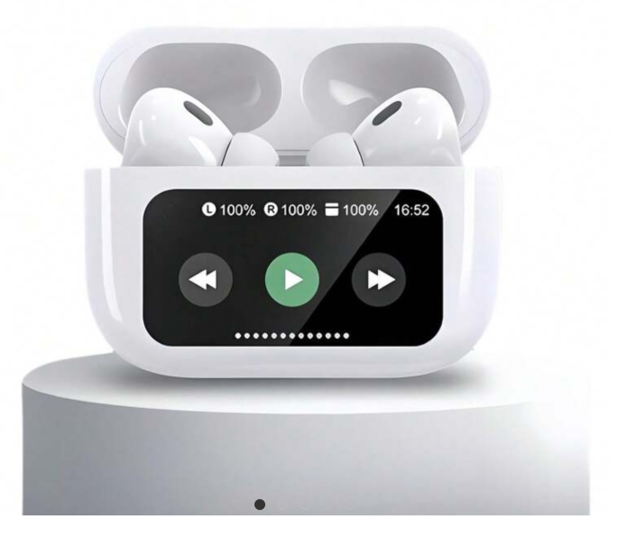 Auriculares brancos com estojo branco e ecrã digital mostrando ícones de música e níveis de bateria