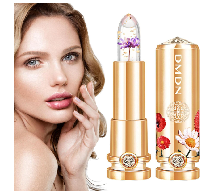 Batom dourado com flor dentro e mulher loira ao lado