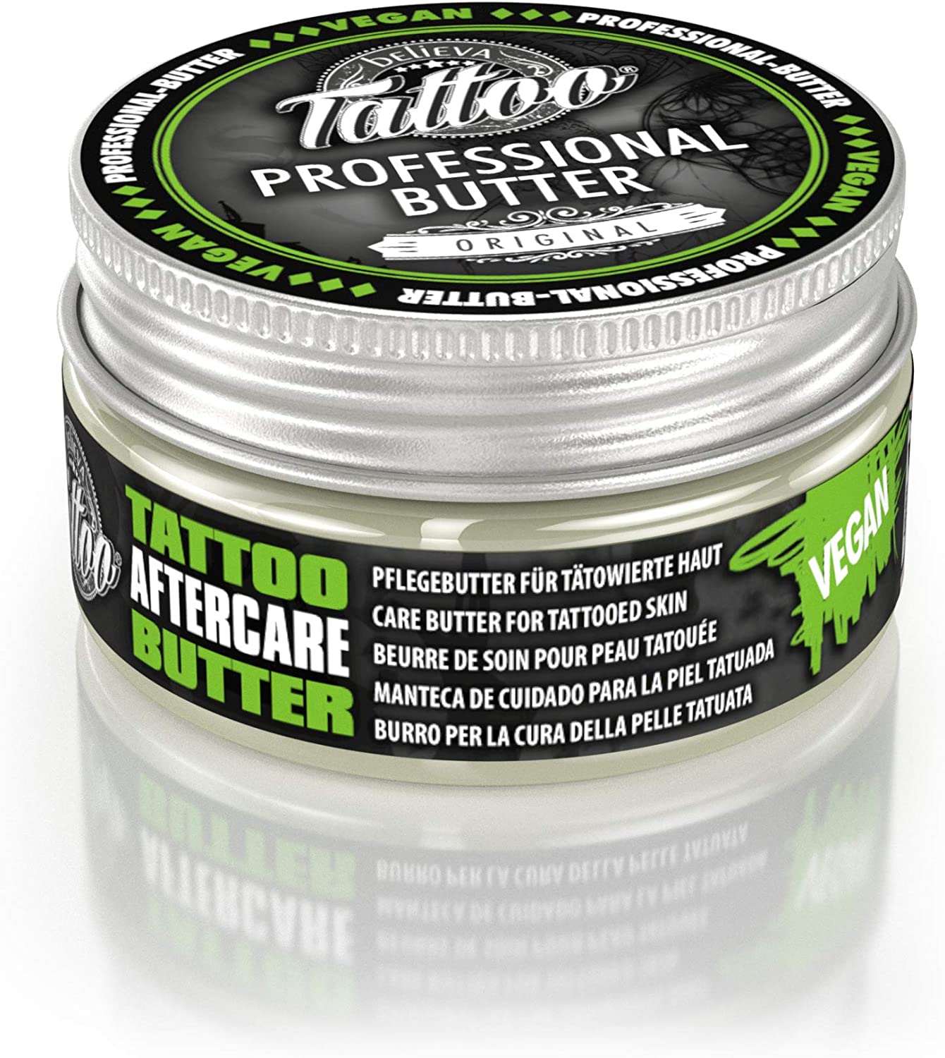 Pote metálico de manteiga de cuidado para tatuagens com rótulos preto e verde, destacando 'VEGAN'