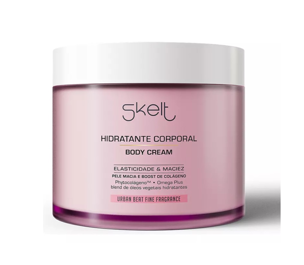 frasco de creme corporal Skelt rosa translúcido com tampa branca e texto preto