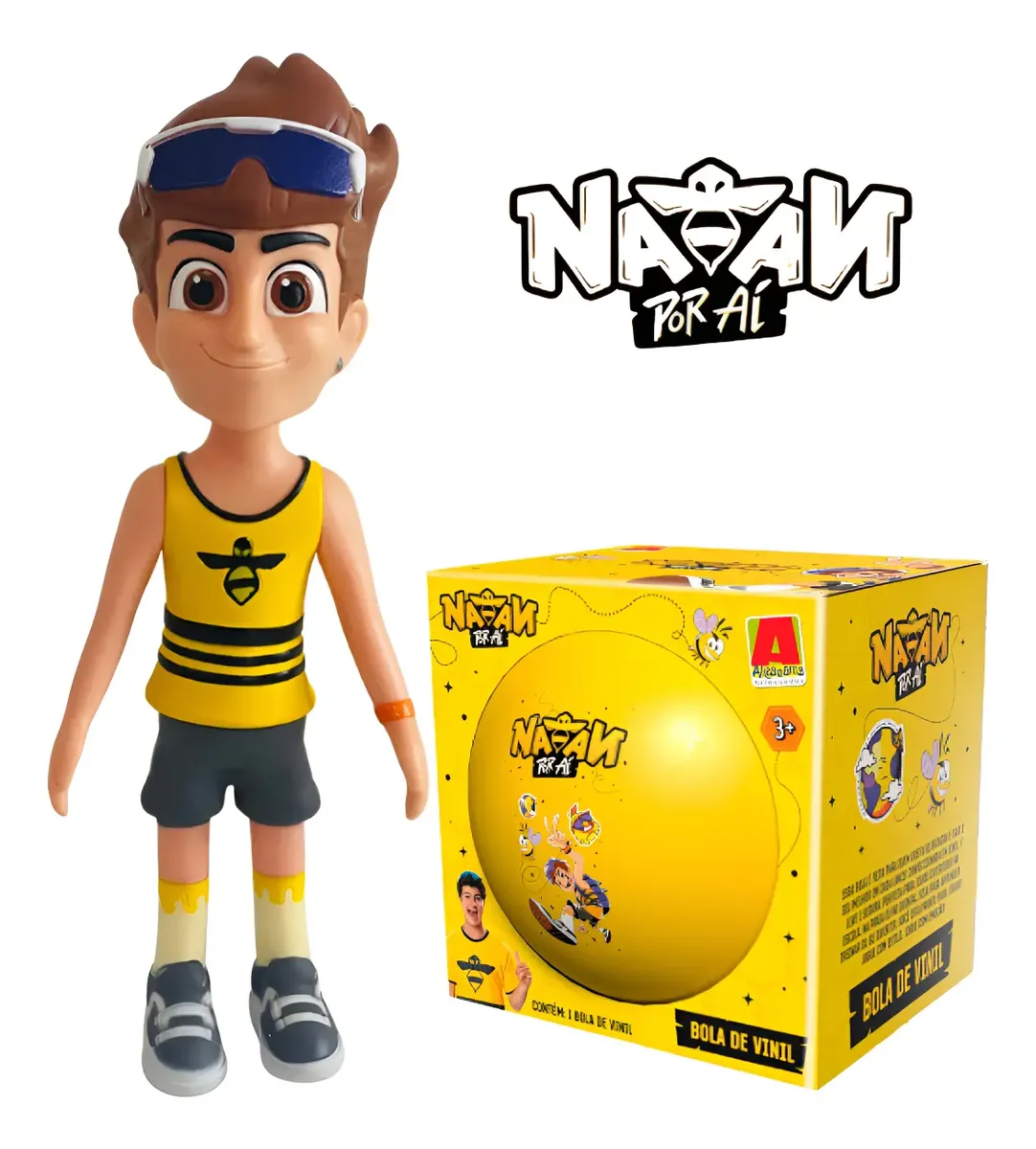 Boneco de vinil com camiseta amarela e calções pretos junto a caixa amarela com logo Nasán