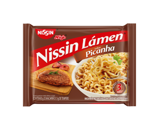 Pacote de Nissin Lamen sabor Picanha com imagem de carne grelhada e massa