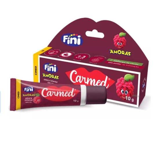 Tubo Fini Carmed Amoras com embalagem vermelha, roxa e branca mostrando ilustração de amora.