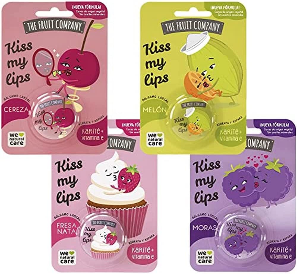 Pacotes coloridos de batons labiais Kiss My Lips The Fruit Company com desenhos de frutas e texto em espanhol e inglês