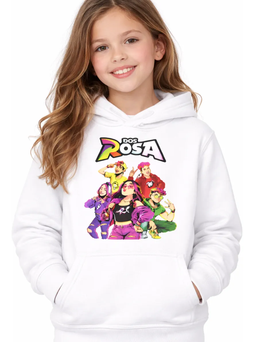 Criança com sweatshirt branca com estampa colorida de personagens e texto DOS ROSA