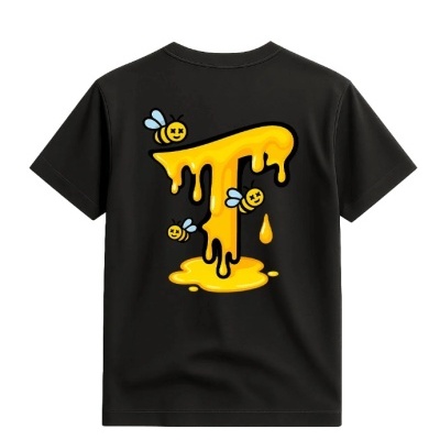T-shirt preta com estampa da letra T em mel e abelhas