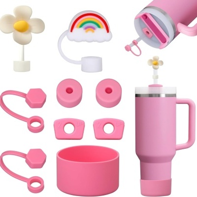 Conjunto de copo rosa com acessórios decorativos de flor e arco-íris