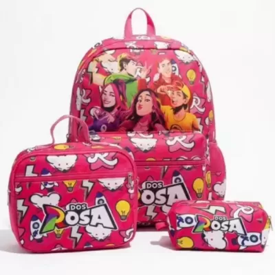 Conjunto rosa de mochila, lancheira e estojo com personagens animados e texto DOS ROSA