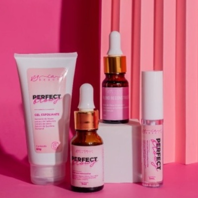 Produtos de cuidado facial rosa e branco com embalagem distinta e texto Perfect Glow