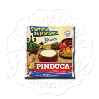 Pacote de Farinha de Mandioca branca PINDUCA 1000g com imagens de pratos típicos