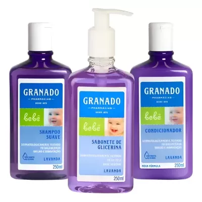 Três frascos roxos de produtos para bebé Granado com etiquetas azuis e verdes.