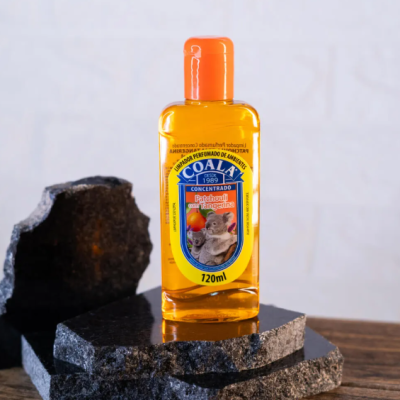 Frasco amarelo com líquido e tampa laranja, rótulo com imagem de coalas e texto COALA