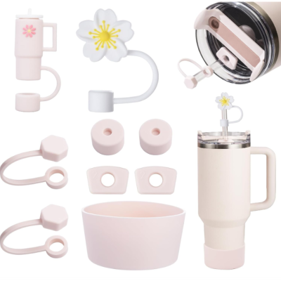 Conjunto de copo térmico com várias tampas e acessórios em silicone rosa e branco