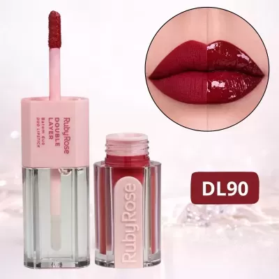 Batom duo Ruby Rose Double Layer vermelho escuro DL90 com aplicador e amostra em lábios matificado e brilhante