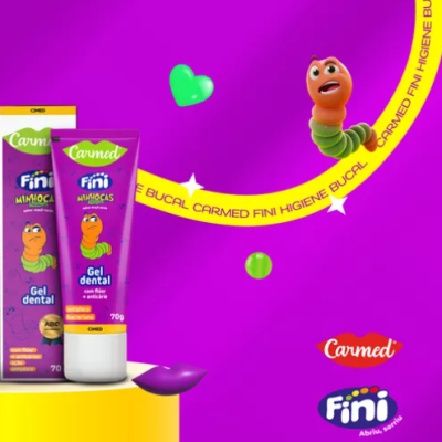 Gel dental Carmed Fini Mimíocas em tubo roxo com minhoca sorridente e embalagem correspondente