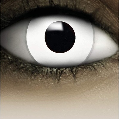 Close-up de um olho com lente de contacto branca e pupila preta