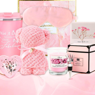 Conjunto de presentes rosa com caneca, máscara de dormir, ursinho de tecido, vela aromática, difusor e caixa de presente