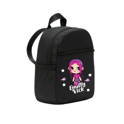 Mochila preta pequena com estampa colorida de personagem animada e texto Emilly Vick