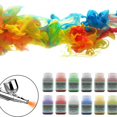 Frascos de tinta para aerógrafo e aerógrafo a pulverizar tinta laranja