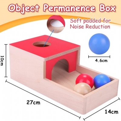 Caixa de permanência de objetos em madeira com bolas coloridas e almofada macia, medidas indicadas.