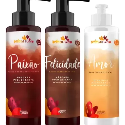 Três frascos de cosméticos Beleza Ruiva com dispensadores, rótulos em tons de vermelho, castanho e amarelo, nomes Paixão, Felicidade, e Amor.