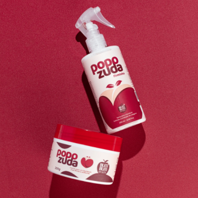 Duas embalagens de produtos Popozuda com símbolo de maçã vermelha sobre fundo vermelho.