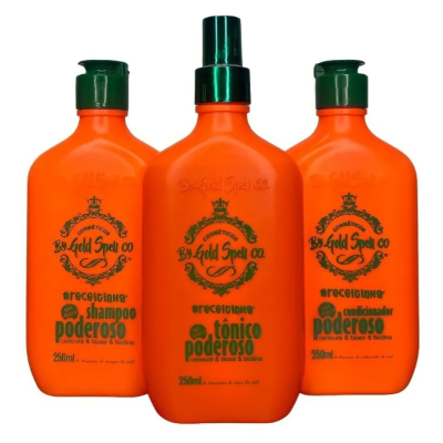 Três frascos alaranjados com tampa verde de produtos By Gold Spell Co.