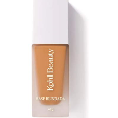 Frasco de base de maquilhagem Kohll Beauty BASE BLINDADA 42g com tampa branca em fundo branco