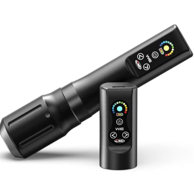 Dispositivo eletrônico preto com ecrã digital colorido e acessório compacto