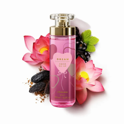 Produto splash DREAM AMOR NO AR de 200 ml com flores e frutos ao fundo