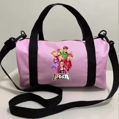 Mala rosa com alças pretas e personagem e texto dos rosa