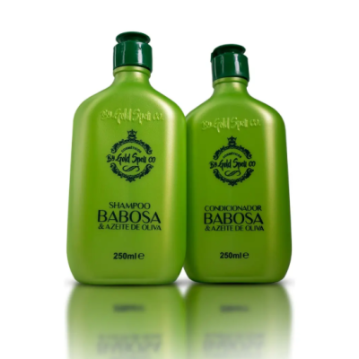Frascos verdes de shampoo e condicionador com texto em português