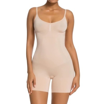 Modelador de corpo feminino bege claro com alças finas e pernas curtas