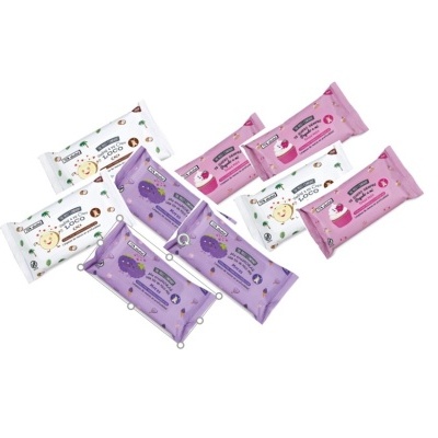 Barras de chocolate em embalagens coloridas com textos e imagens de sabores.